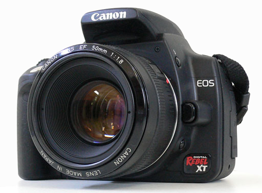 Le Canon EOS 350D Rebel XT de 8 Mpixels proposé à 820 € (2006), optique comprise.