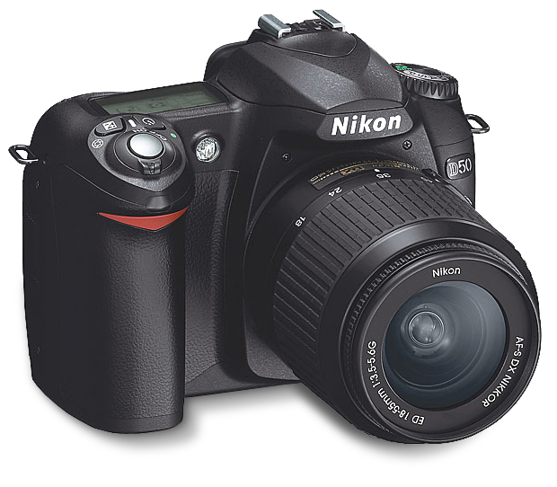 Concurrent direct du Canon EOS 350D, le Nikon D50 est destiné au photographe occasionnel. Ce petit nerveux prêt en 0.15s affiche 6.2 Mpixels. En 2006 il était proposé à moins de 600 € avec une optique zoom DX de 18-55 mm