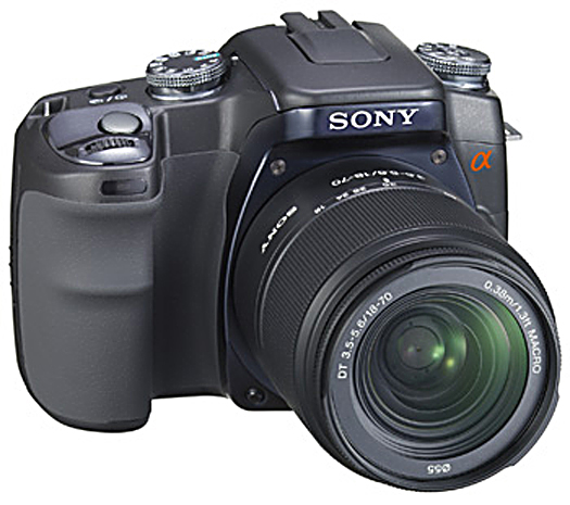 Le Sony Alpha DSLR-A100 est équipé d'un capteur CCD de 10 Mpixels. En 2006 il était vendu 850 € avec un objectif de 18-70 mm. Anti-poussière et anti-vibrations garantis. 